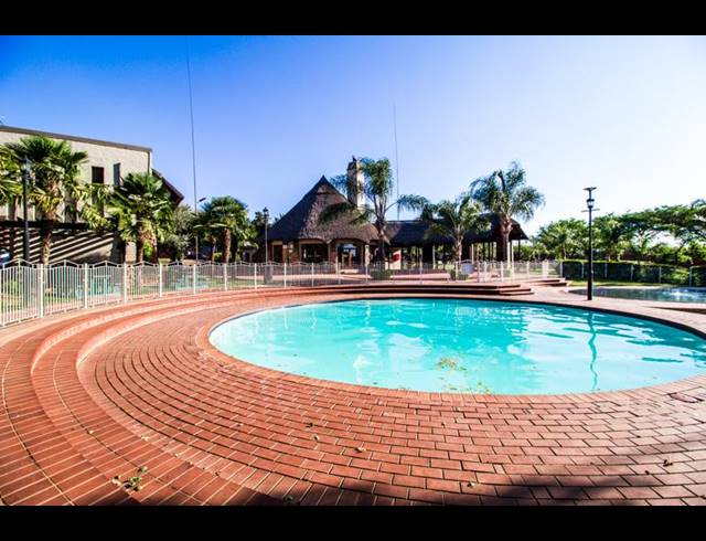 2 BEDROOM APARTMENT FOR SALE IN MOOIKLOOF RIDGE ESTATE